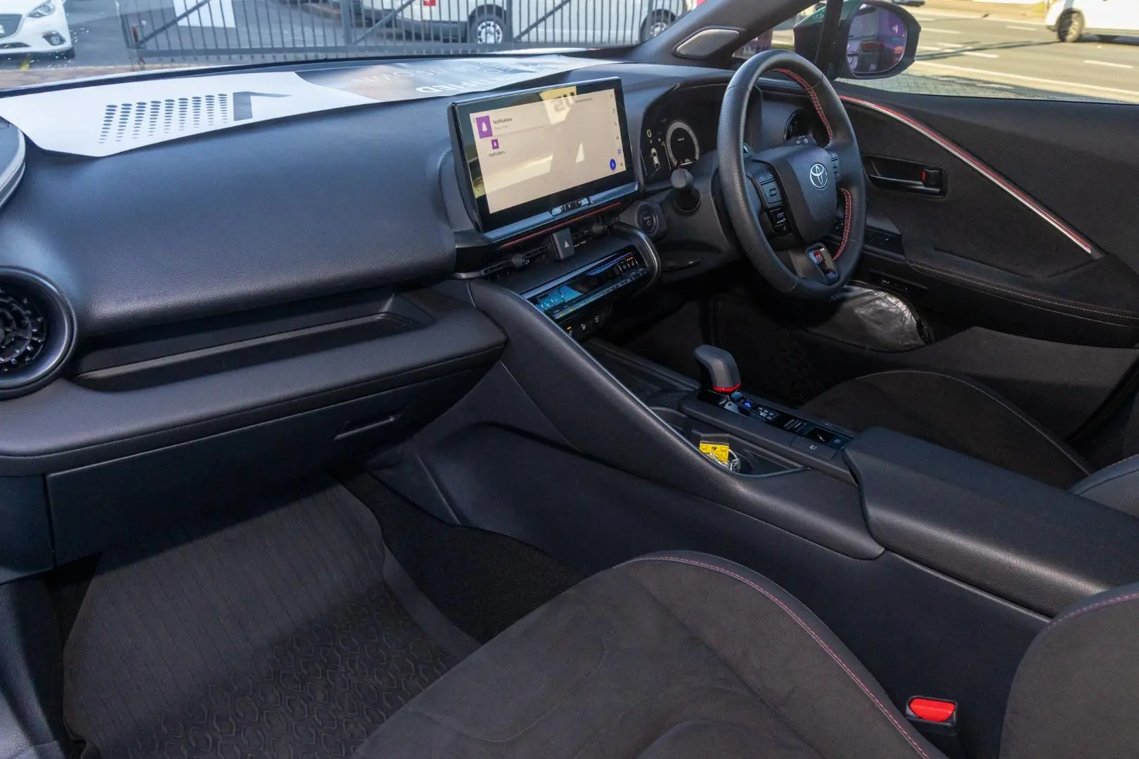 2025 Toyota C-HR Gallery Image 8