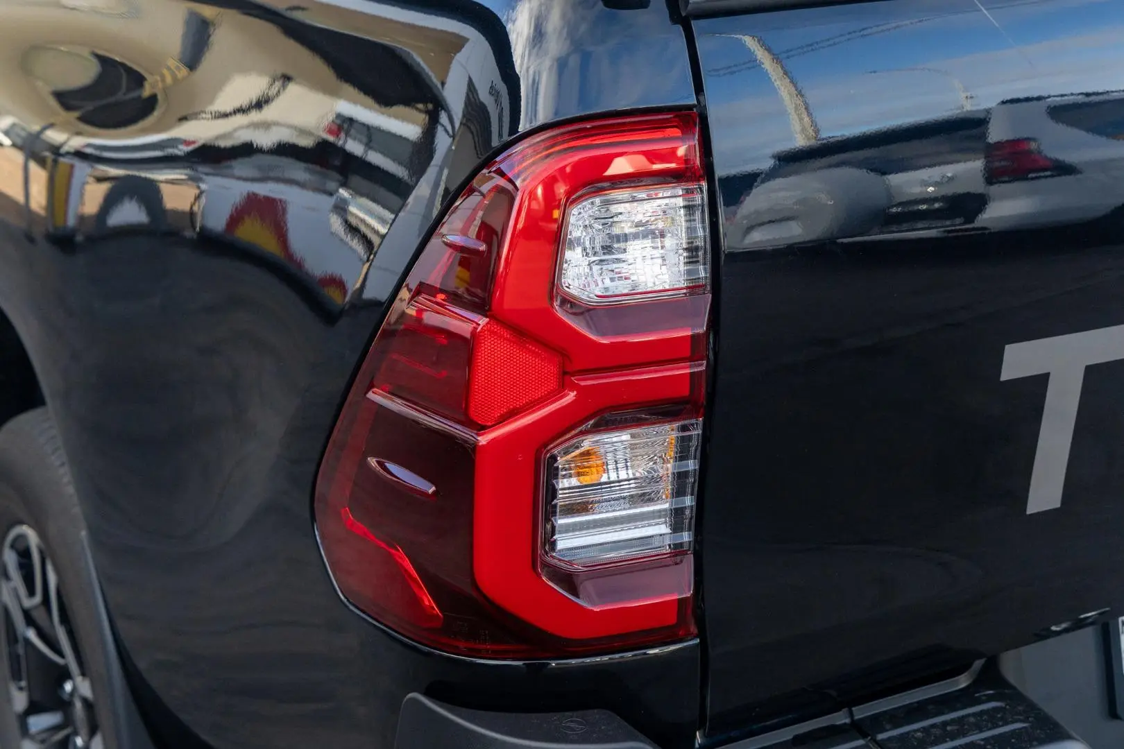 2024 Toyota Hilux Gallery Image 20