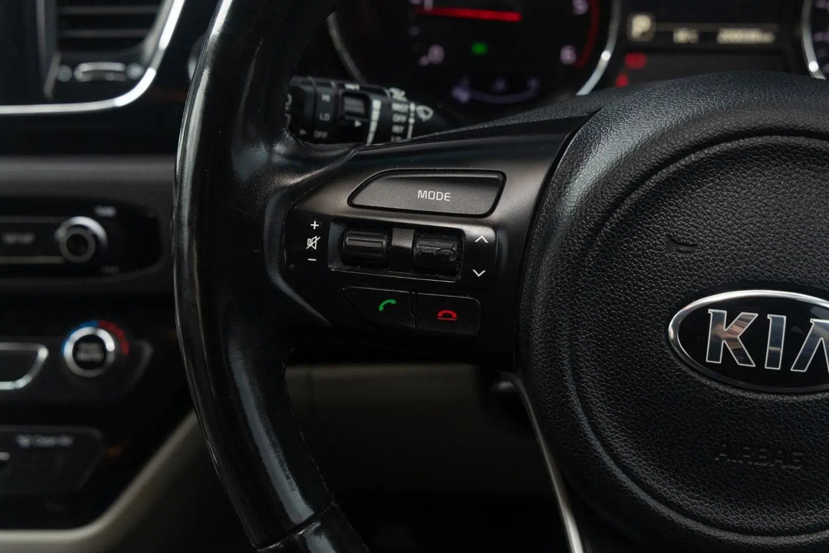 2017 Kia Carnival Gallery Image 12