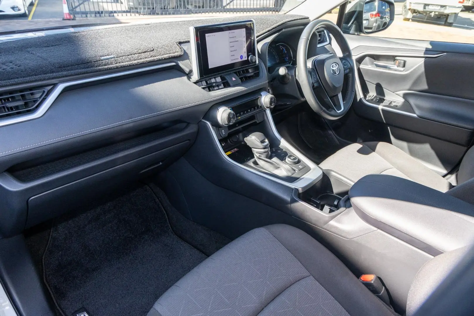 2024 Toyota RAV4 Gallery Image 8