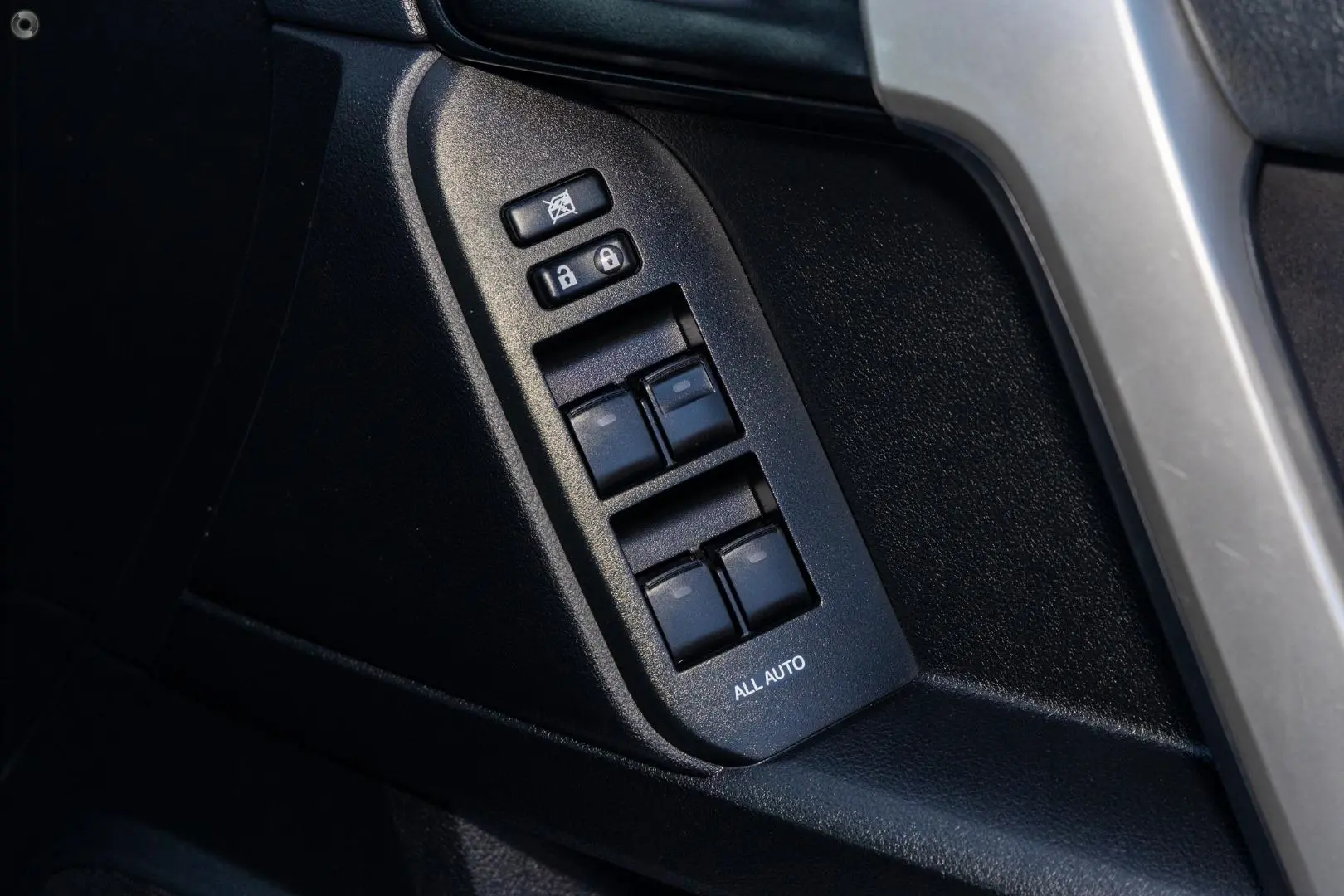 2018 Toyota Landcruiser Prado Gallery Image 18