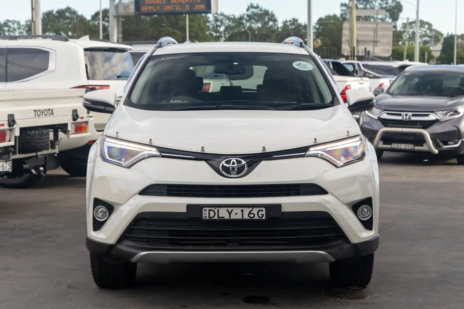 2017 Toyota RAV4 Gallery Image 4