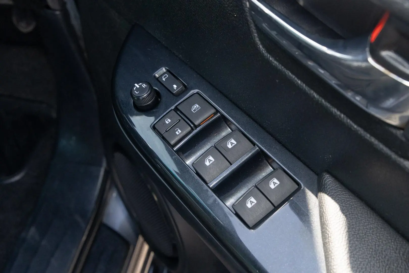 2023 Toyota Hilux Gallery Image 18