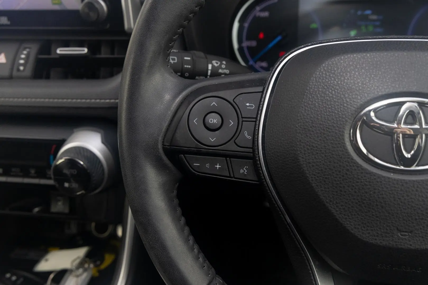 2020 Toyota RAV4 Gallery Image 11
