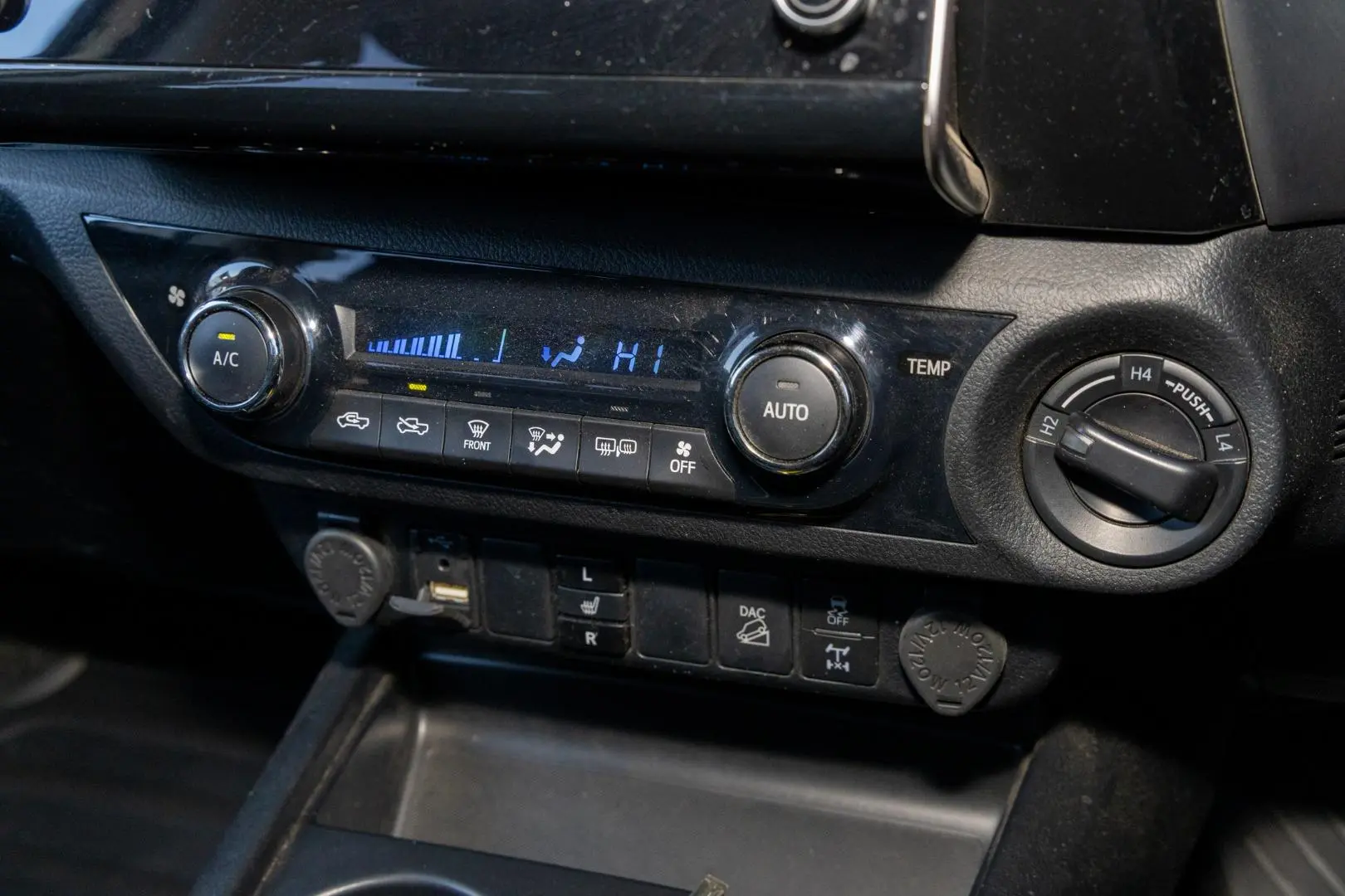 2021 Toyota Hilux Gallery Image 16