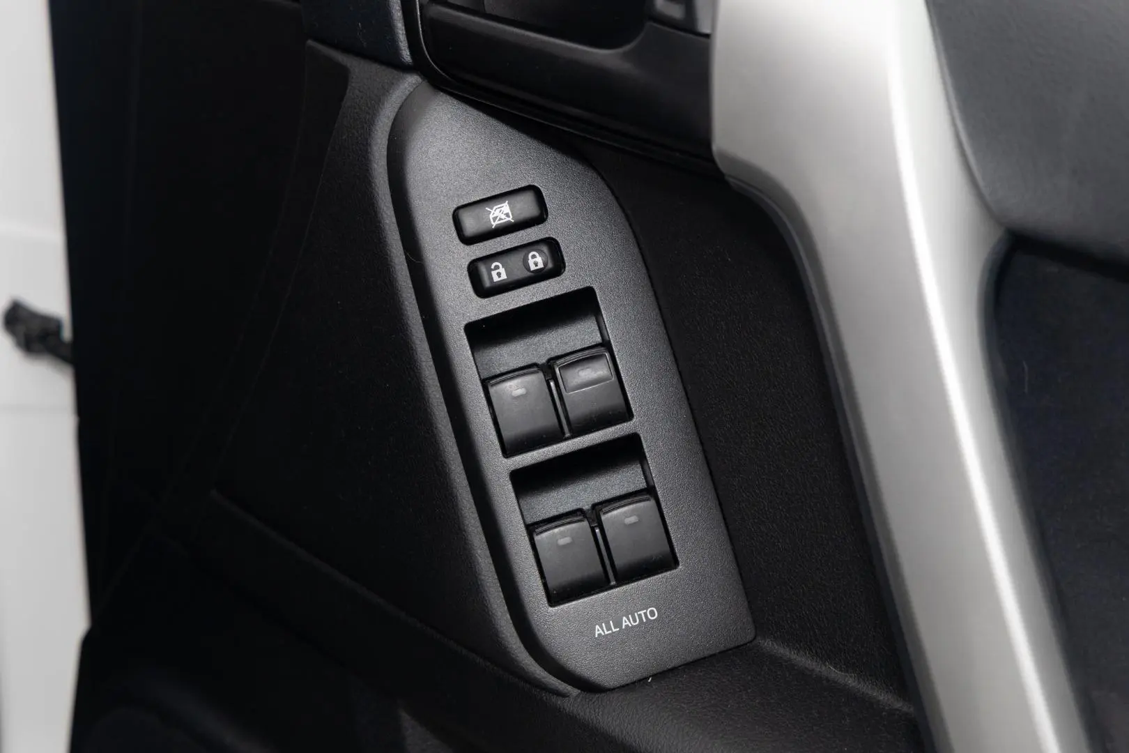 2021 Toyota Landcruiser Prado Gallery Image 17