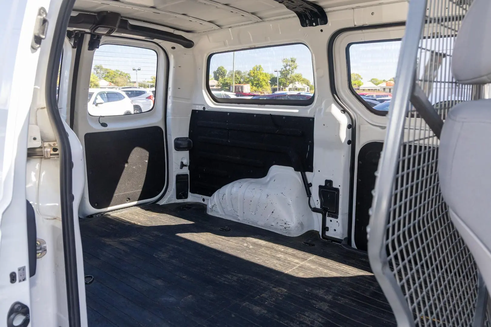 2020 Hyundai iLoad Gallery Image 9