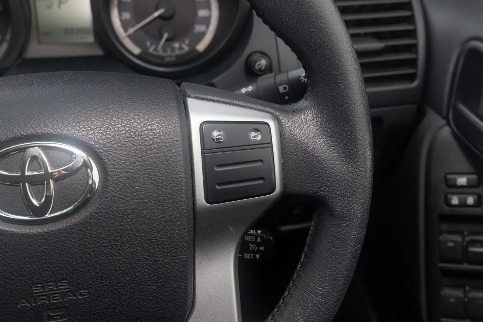 2017 Toyota Landcruiser Prado Gallery Image 12