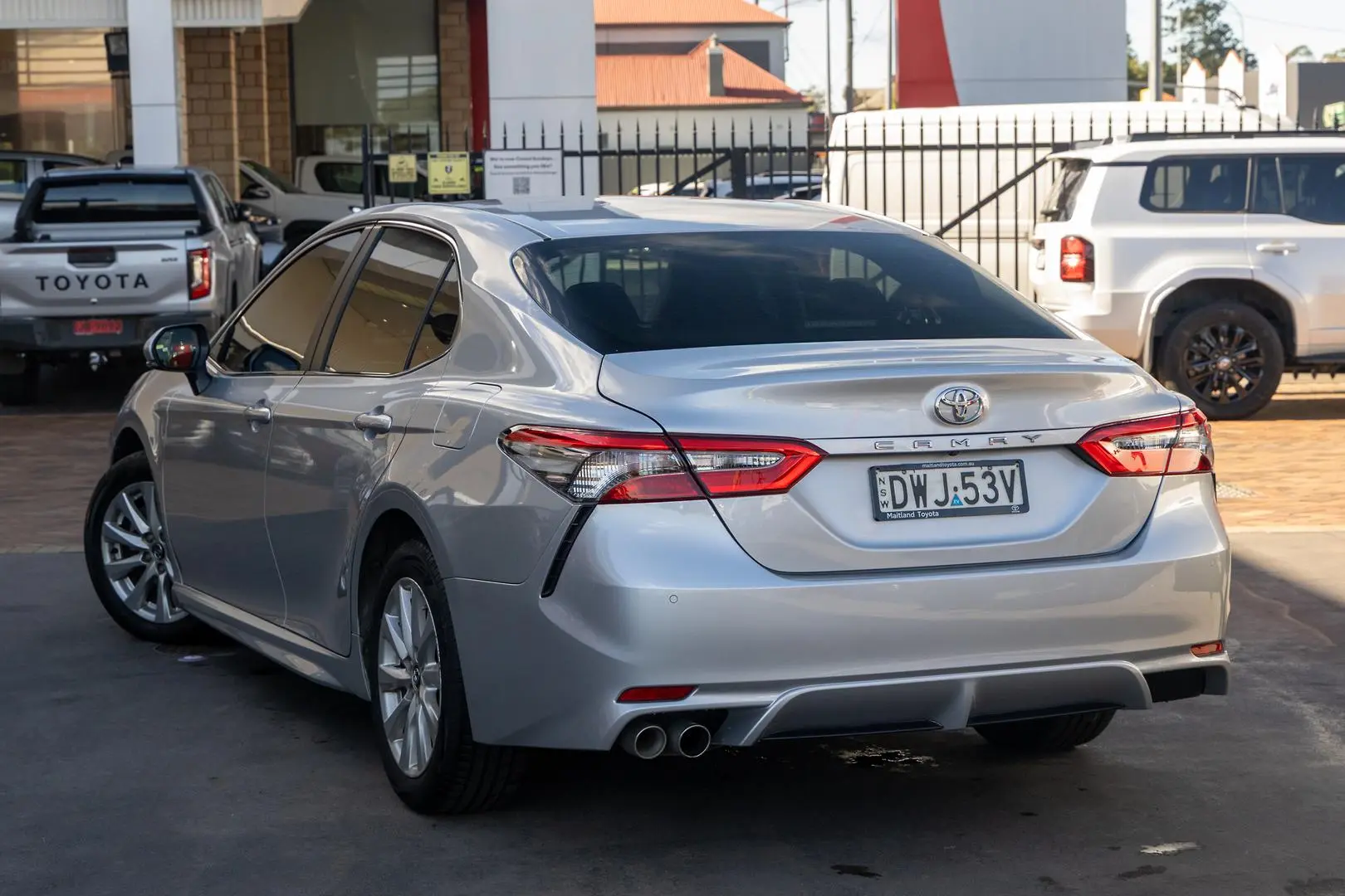 2018 Toyota Camry Gallery Image 2