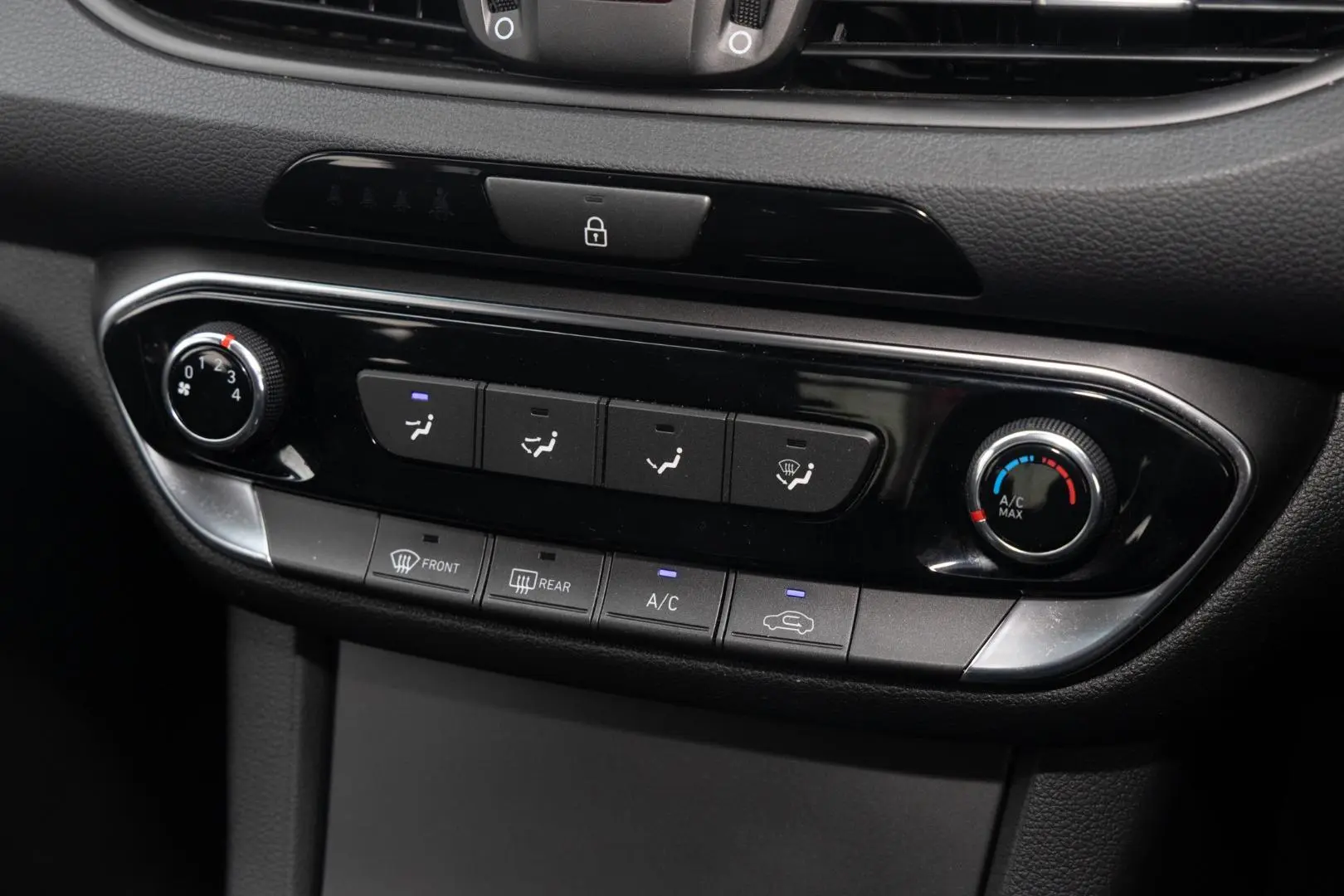 2020 Hyundai i30 Gallery Image 16