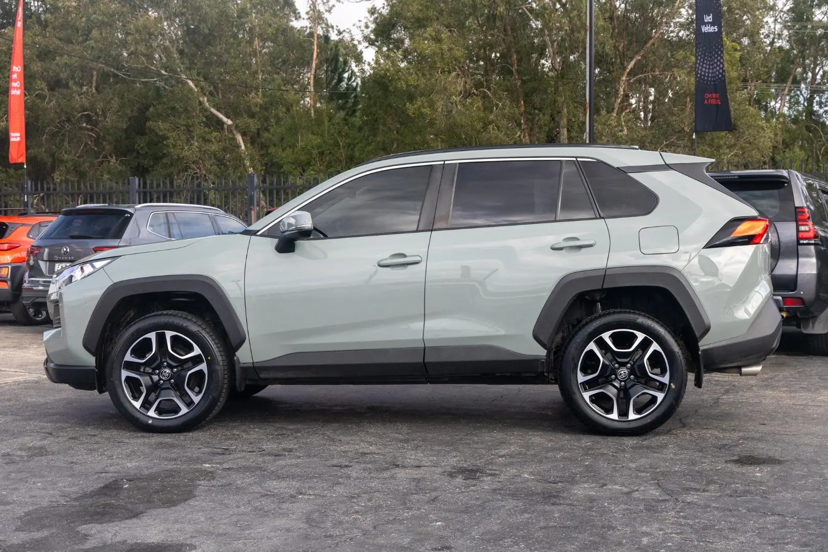 2019 Toyota RAV4 Gallery Image 3