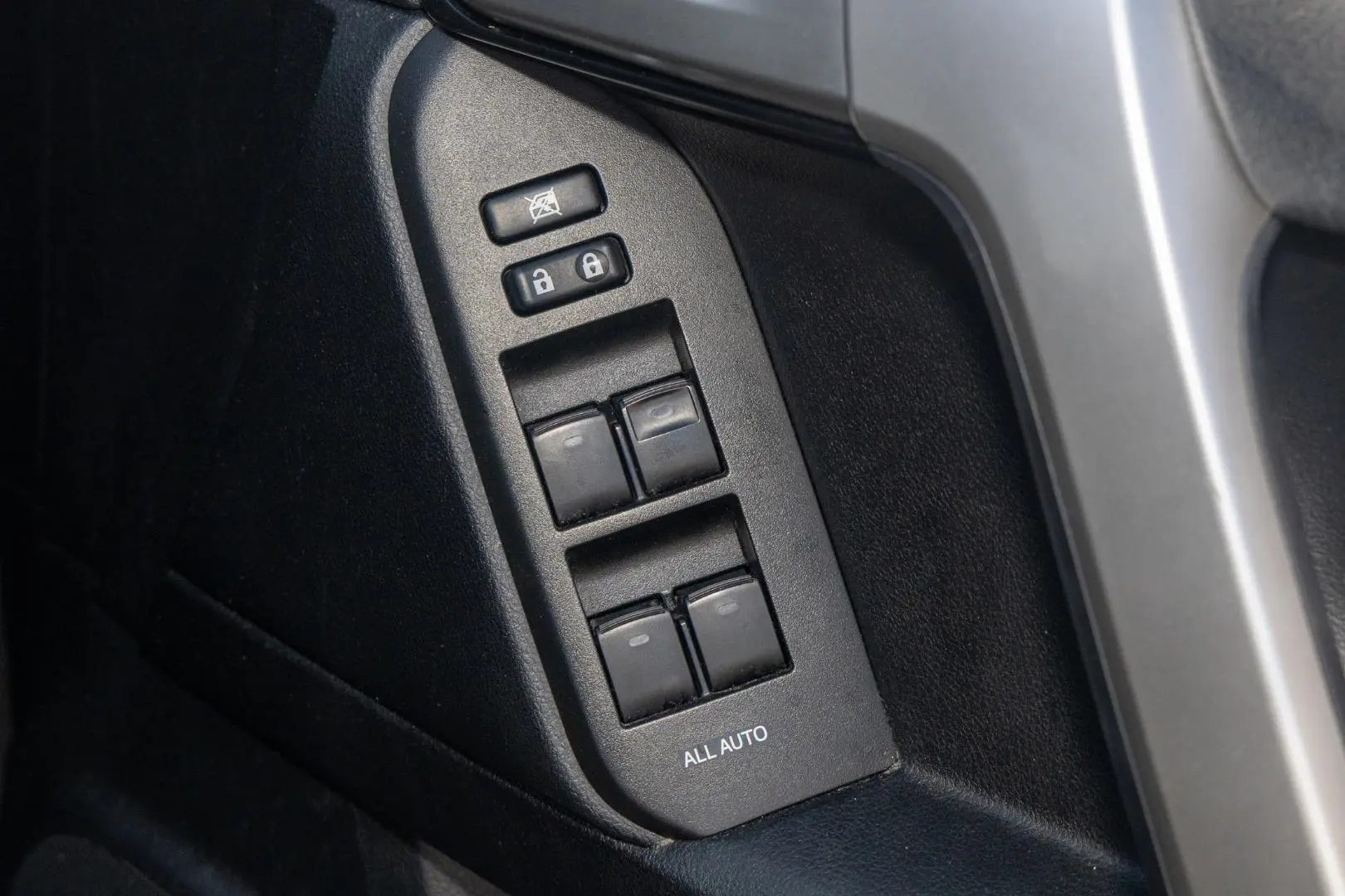 2019 Toyota Landcruiser Prado Gallery Image 18