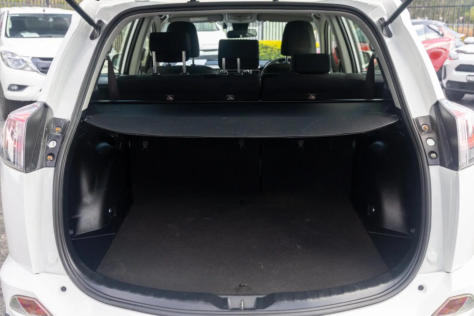 2018 Toyota RAV4 Gallery Image 19