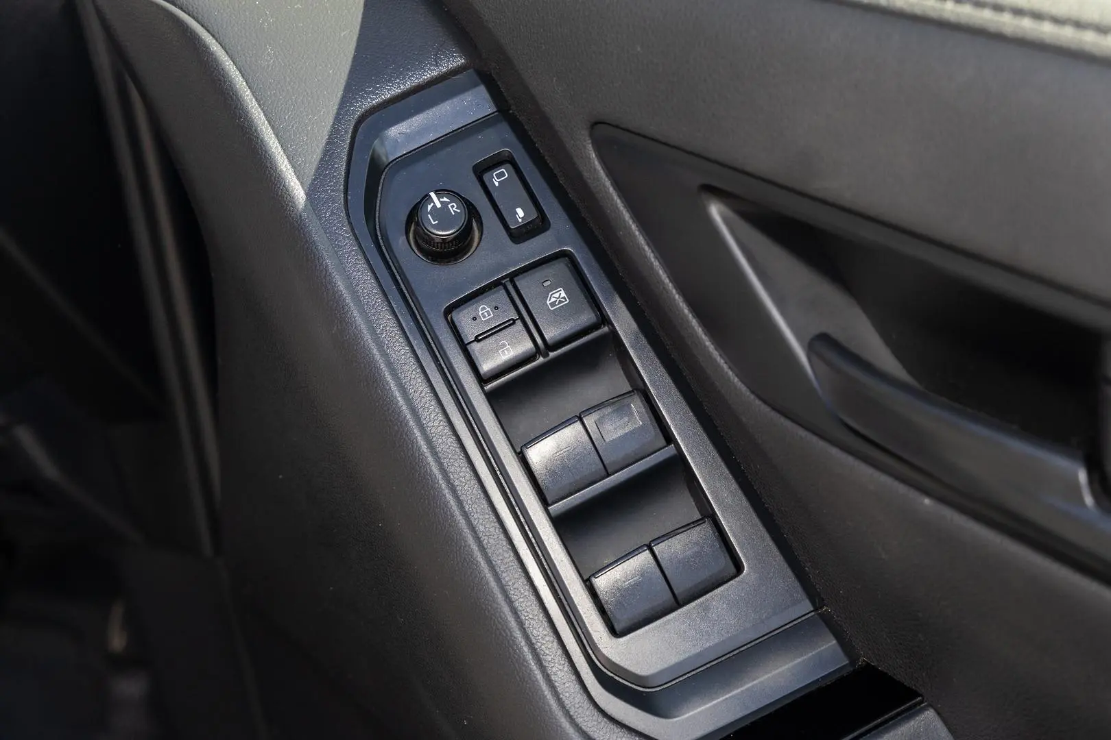 2022 Toyota Landcruiser Gallery Image 18