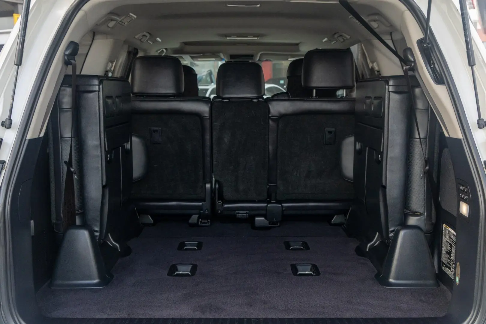 2017 Lexus LX Gallery Image 21