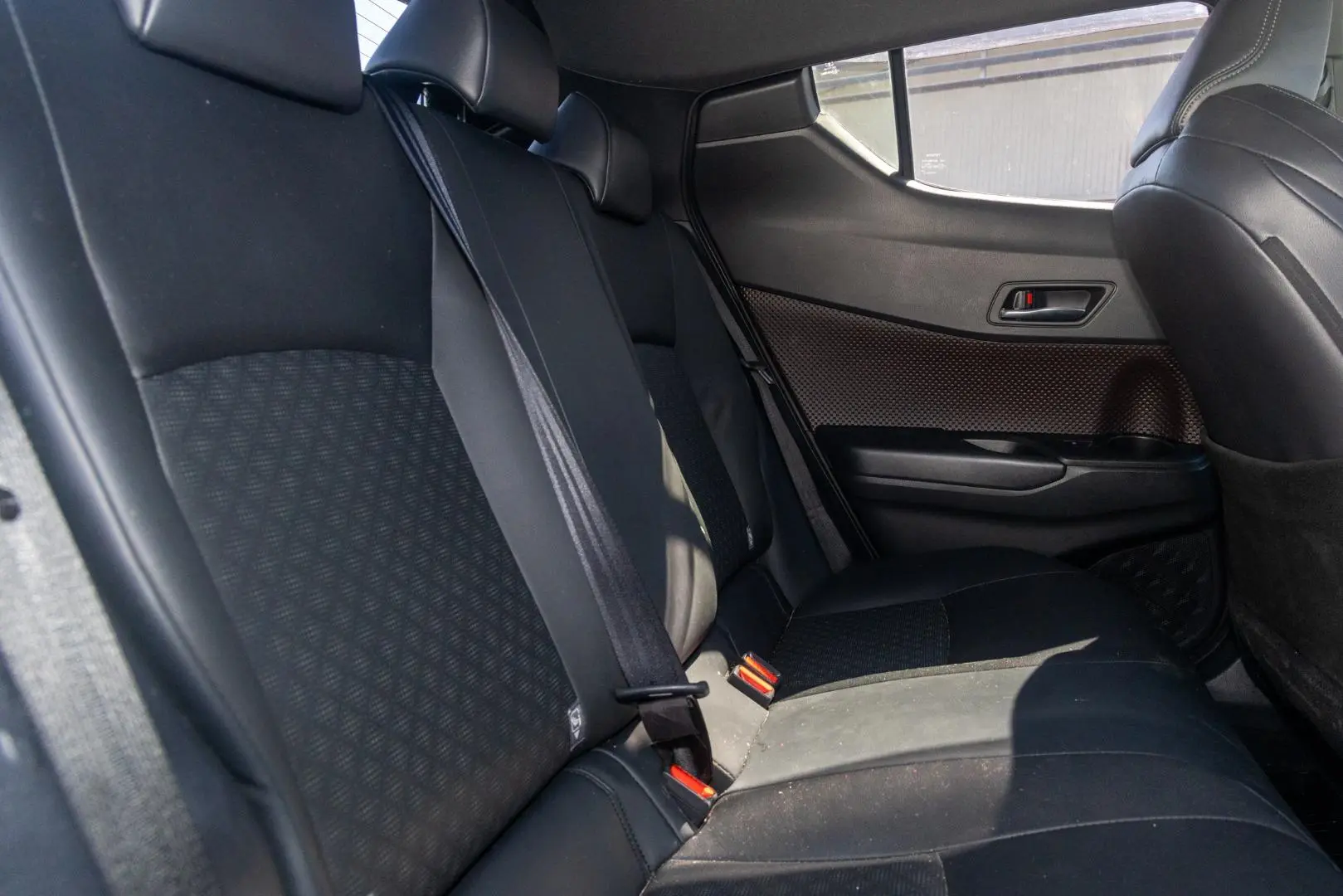 2018 Toyota C-HR Gallery Image 9