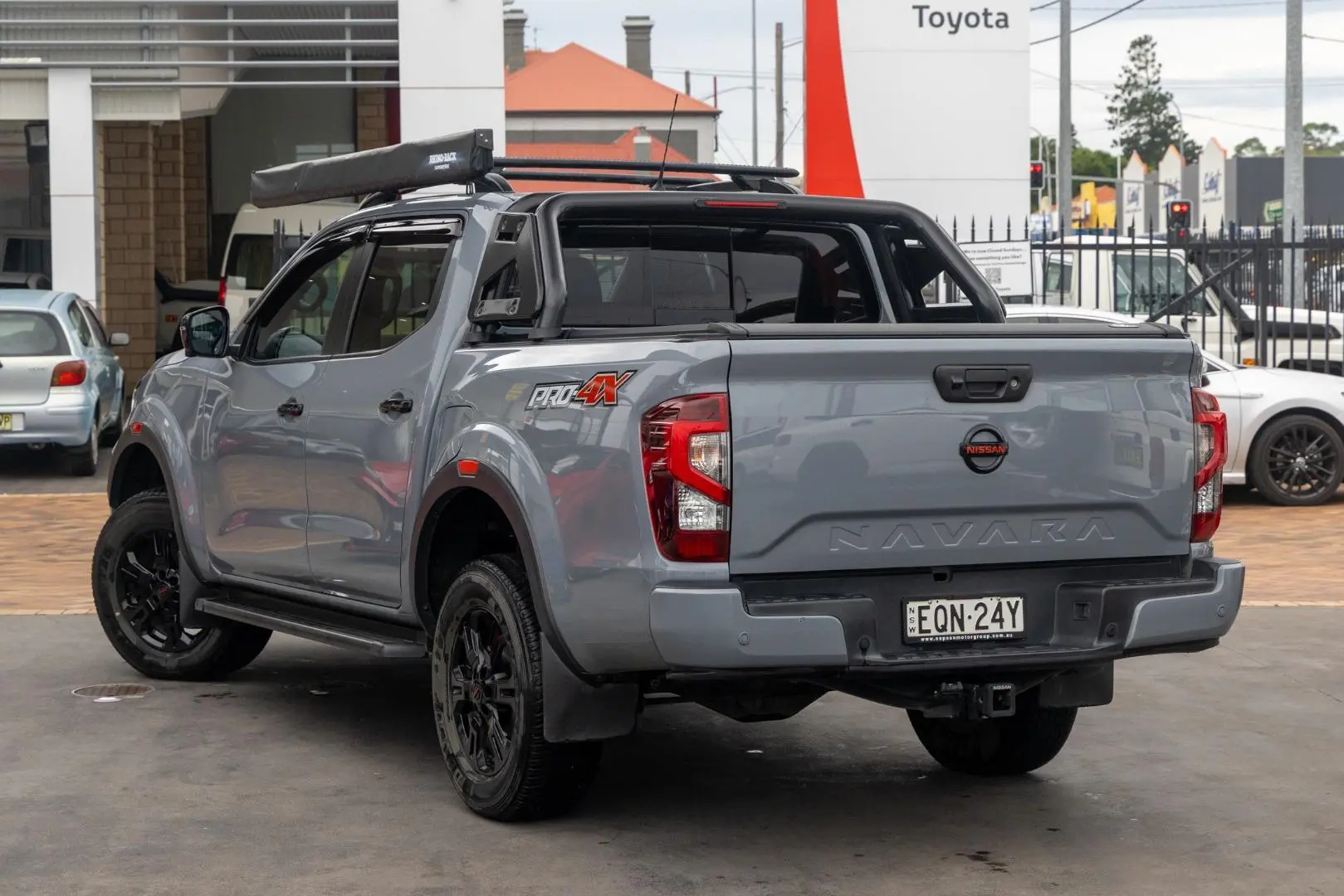 2022 Nissan Navara Gallery Image 2
