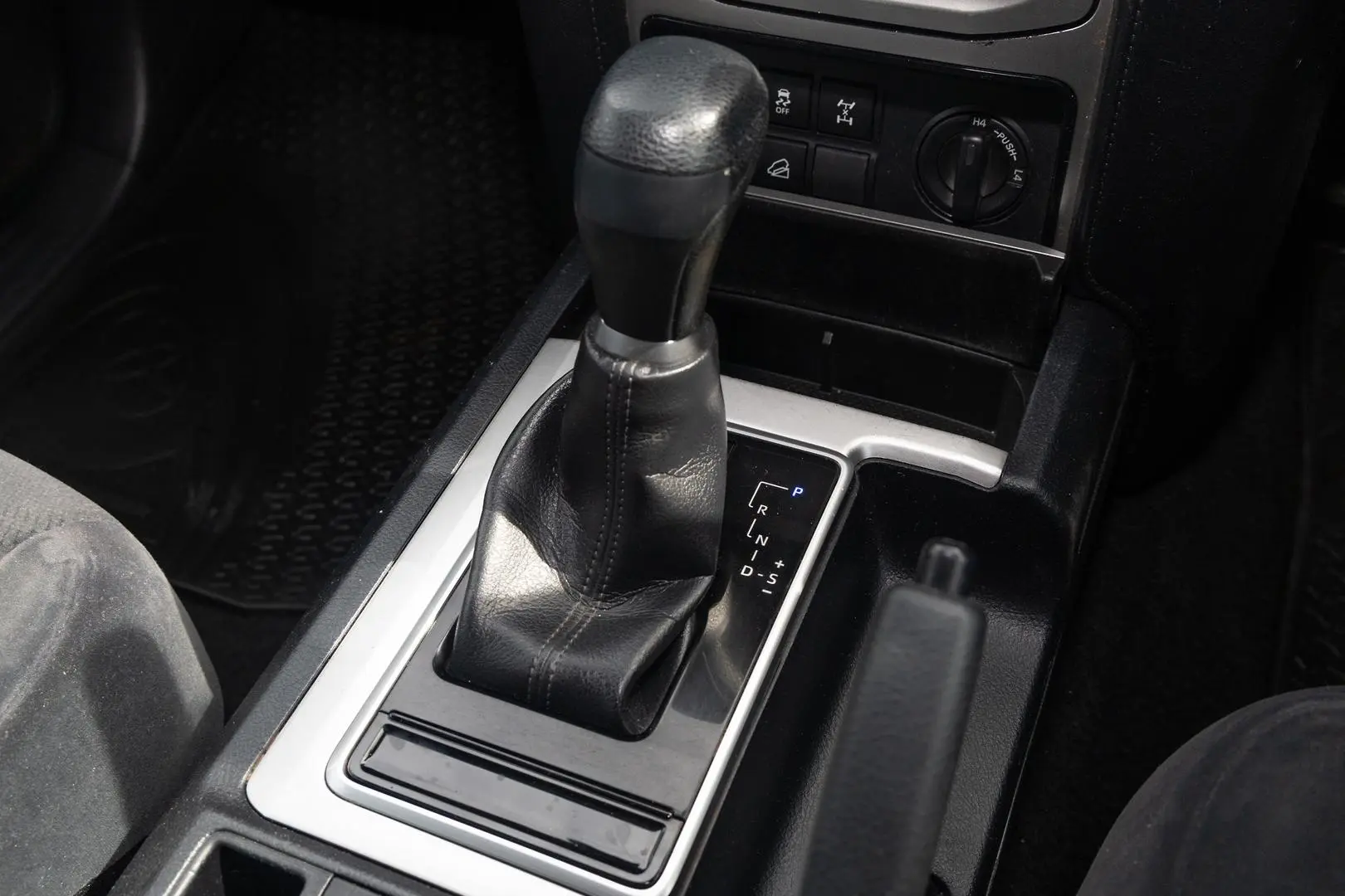 2022 Toyota Landcruiser Prado Gallery Image 18