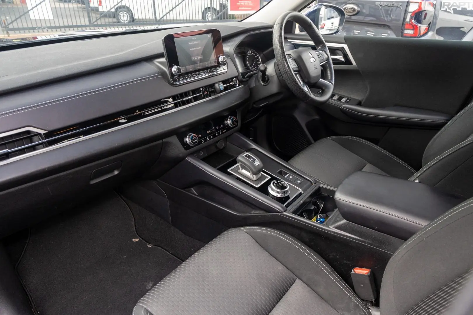 2023 Mitsubishi Outlander Gallery Image 8