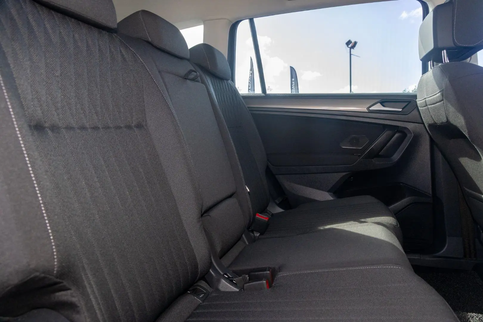 2022 Volkswagen Tiguan Gallery Image 9