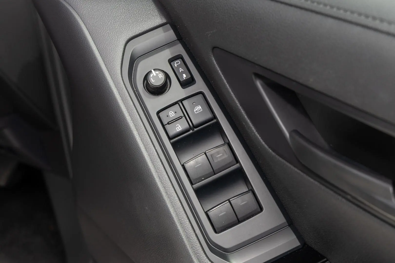 2022 Toyota Landcruiser Gallery Image 18