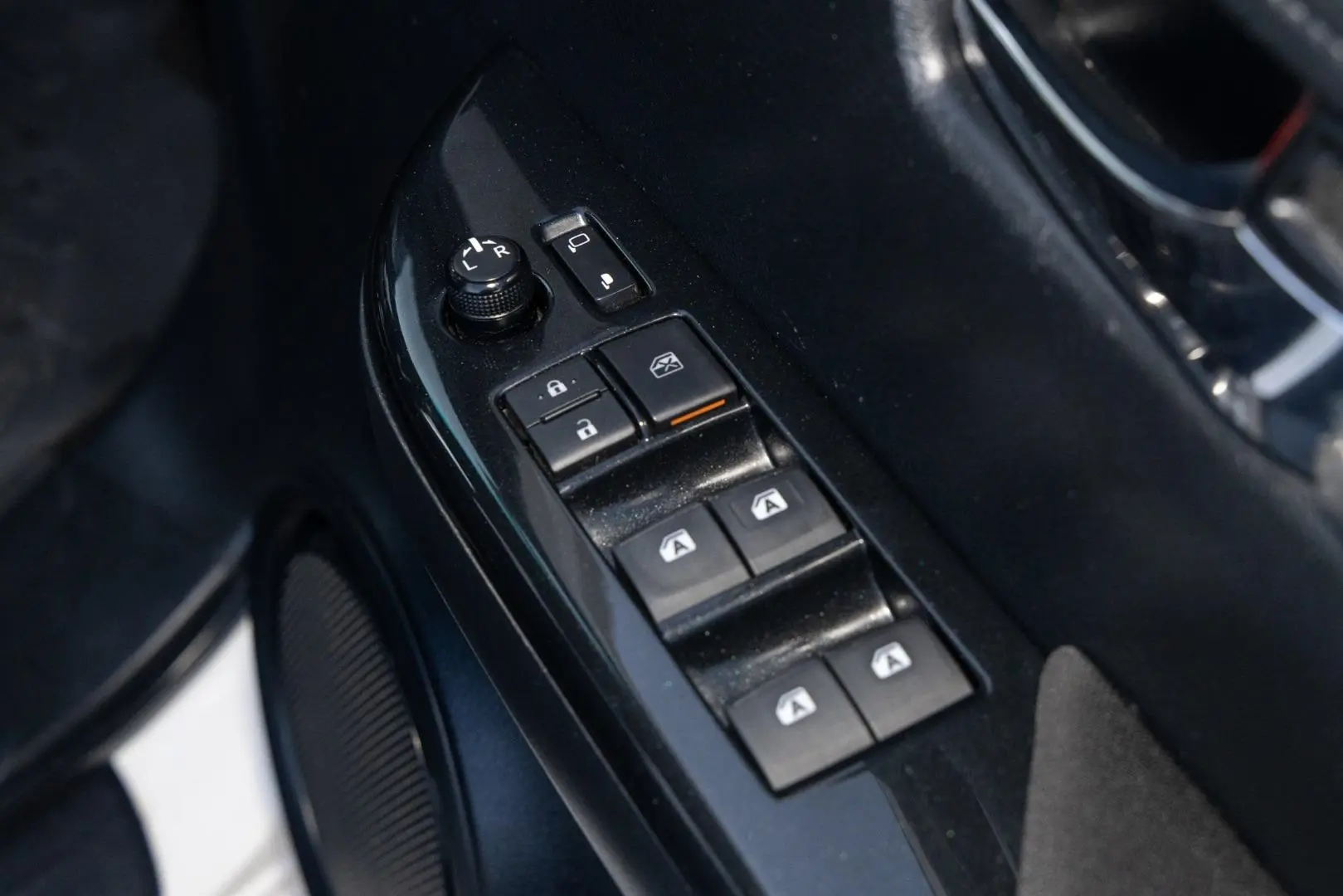 2017 Toyota Hilux Gallery Image 18
