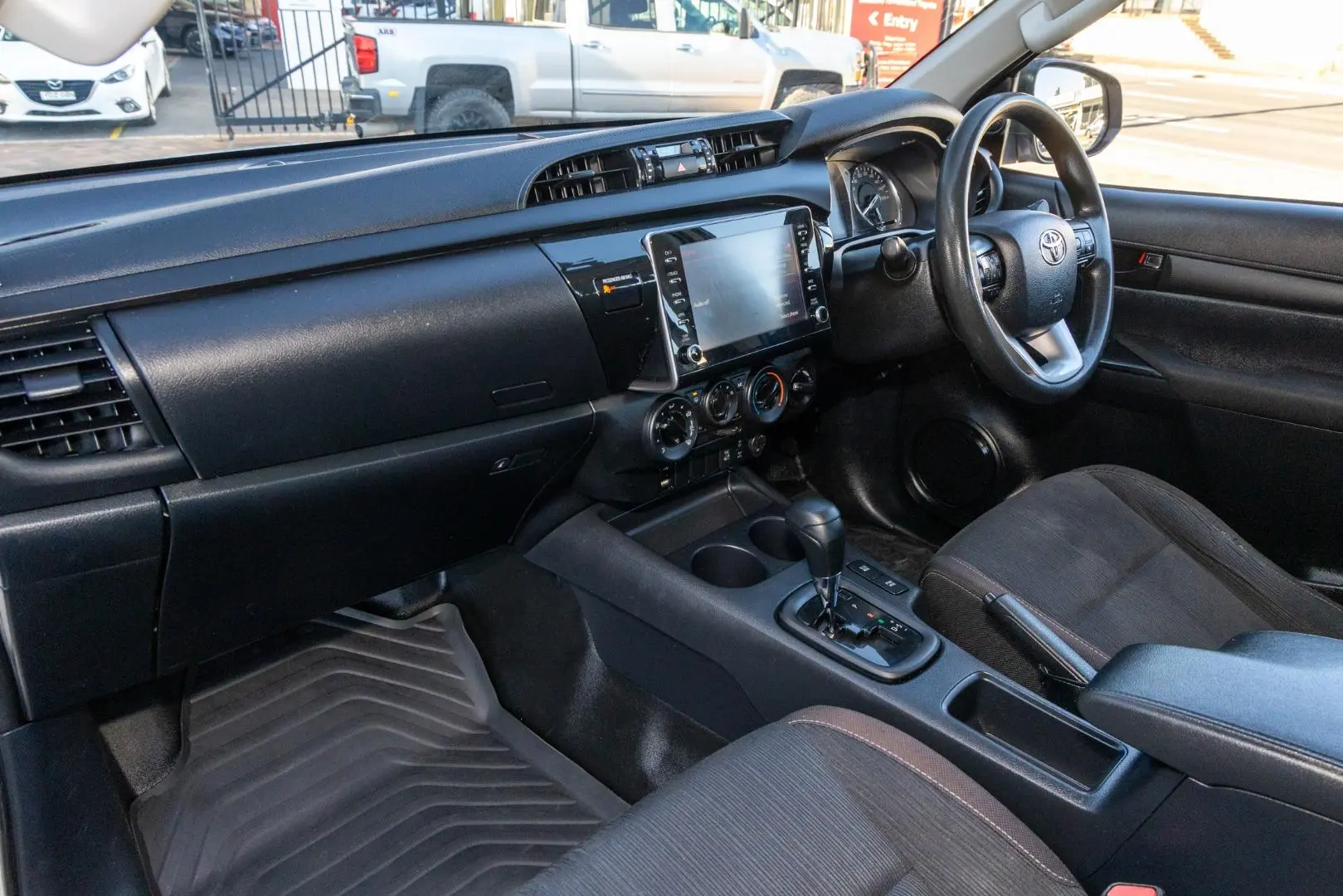 2020 Toyota Hilux Gallery Image 8