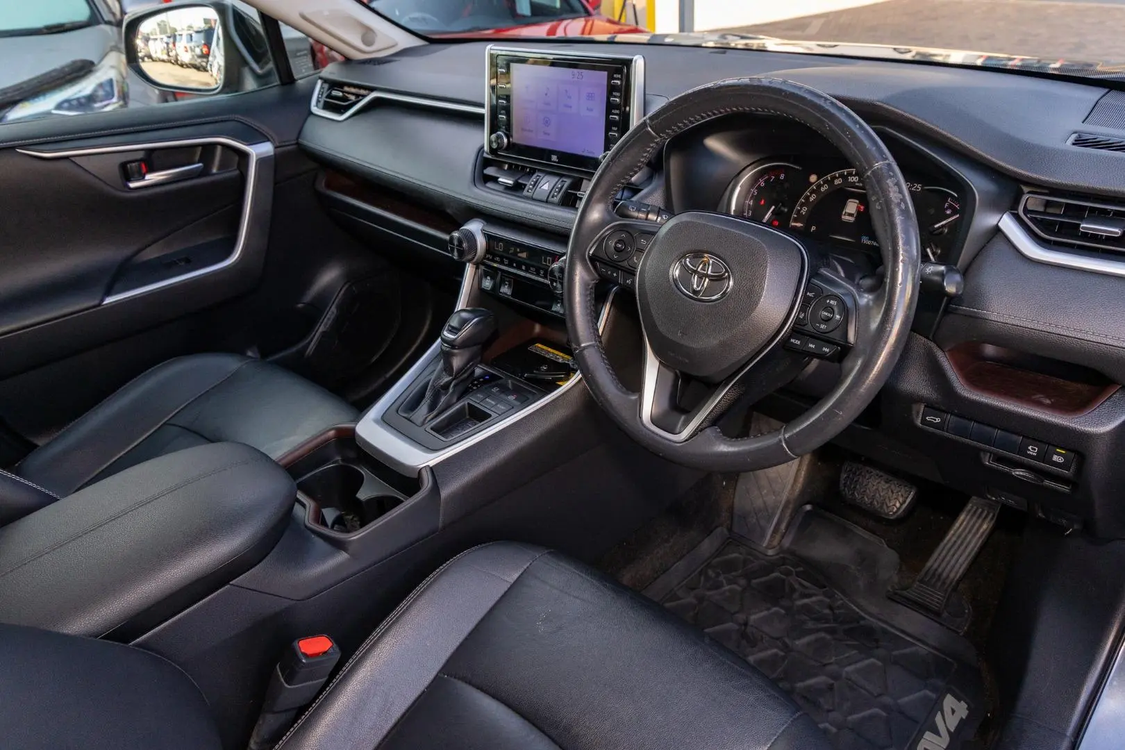 2020 Toyota RAV4 Gallery Image 7