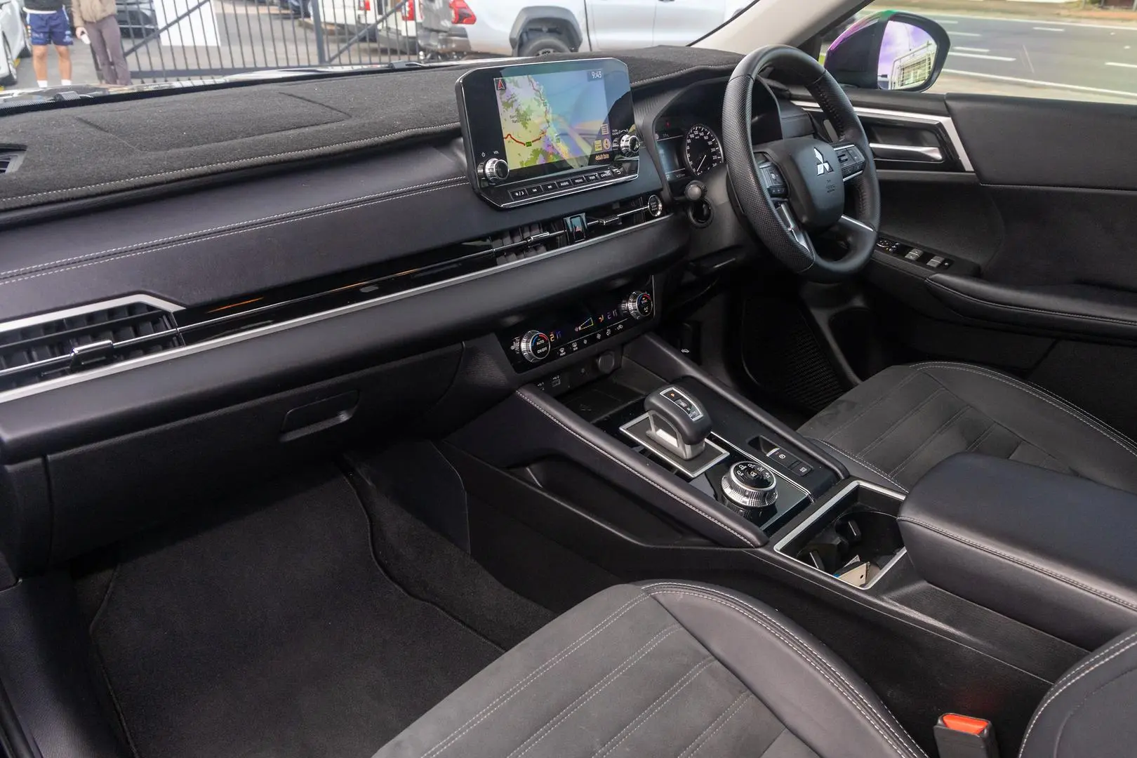 2024 Mitsubishi Outlander Gallery Image 8