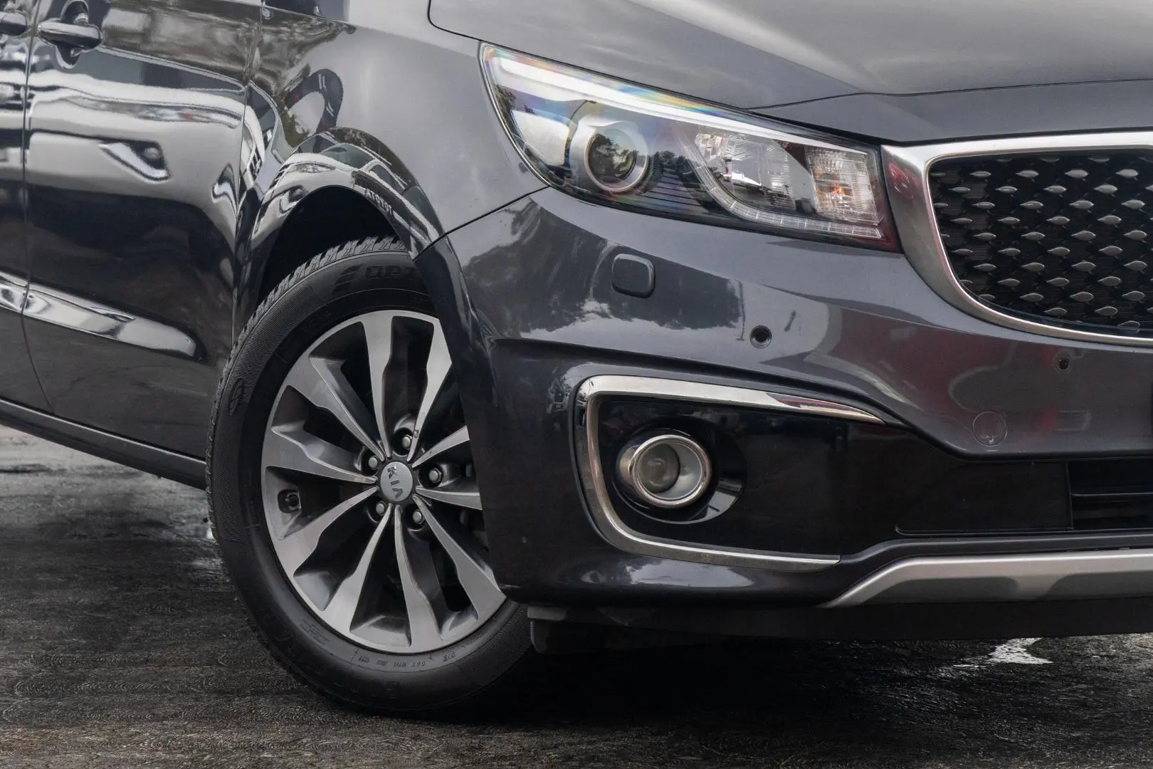 2017 Kia Carnival Gallery Image 6