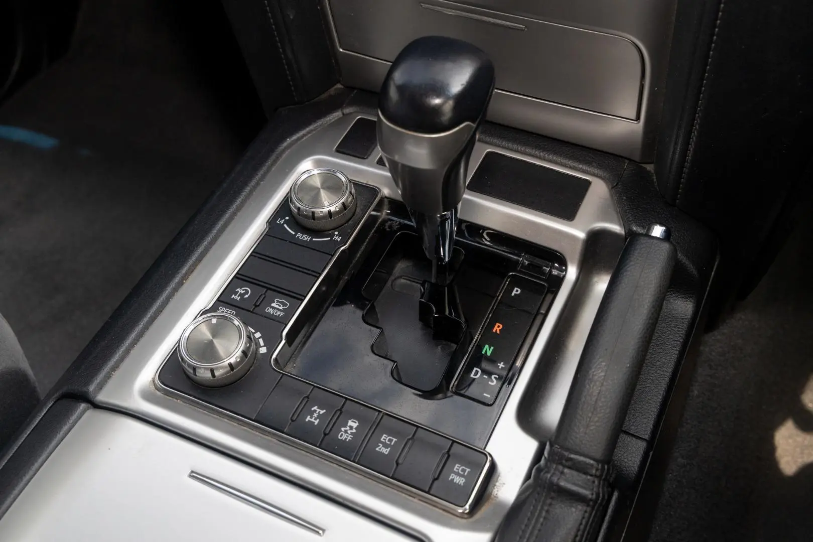 2017 Toyota Landcruiser Gallery Image 17