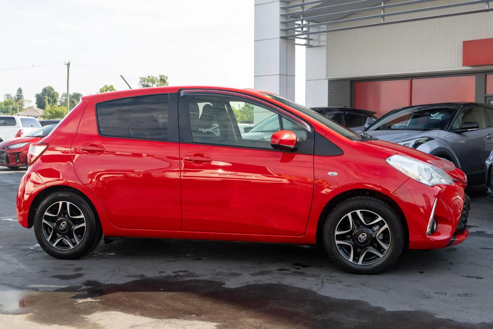2018 Toyota Yaris Gallery Image 3