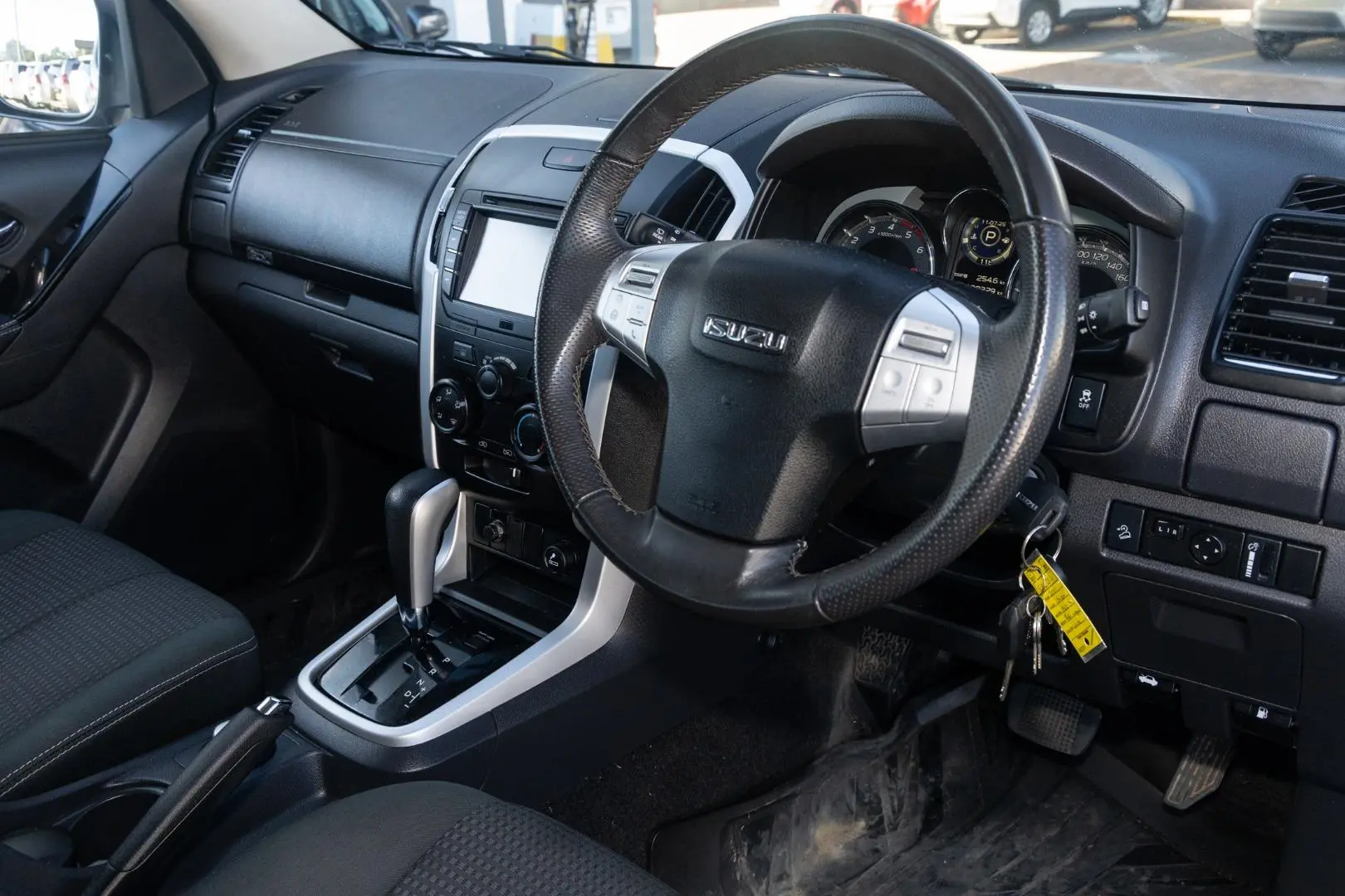 2021 Isuzu MU-X Gallery Image 7