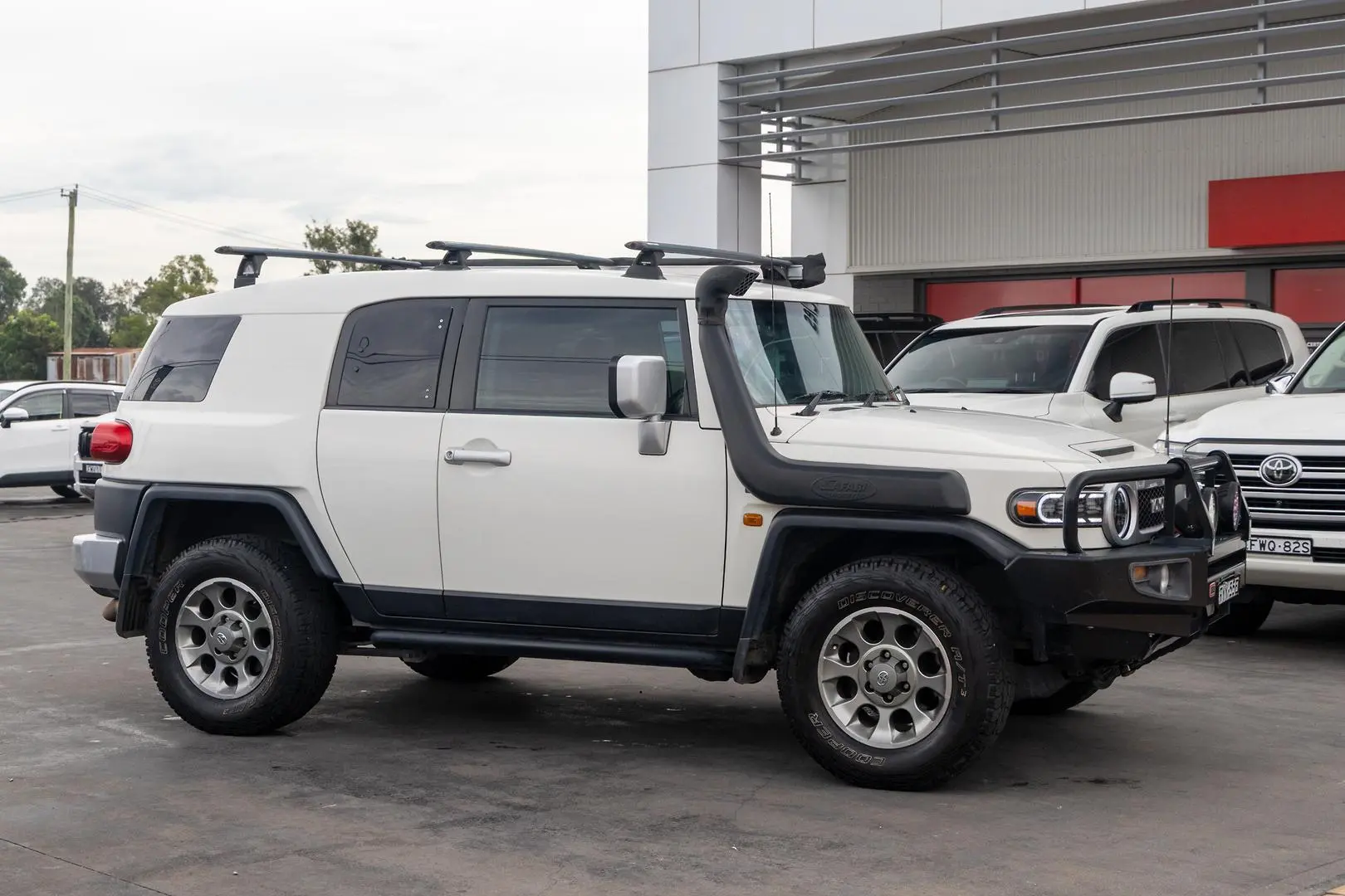 2011 Toyota FJ Cruiser Gallery Image 3