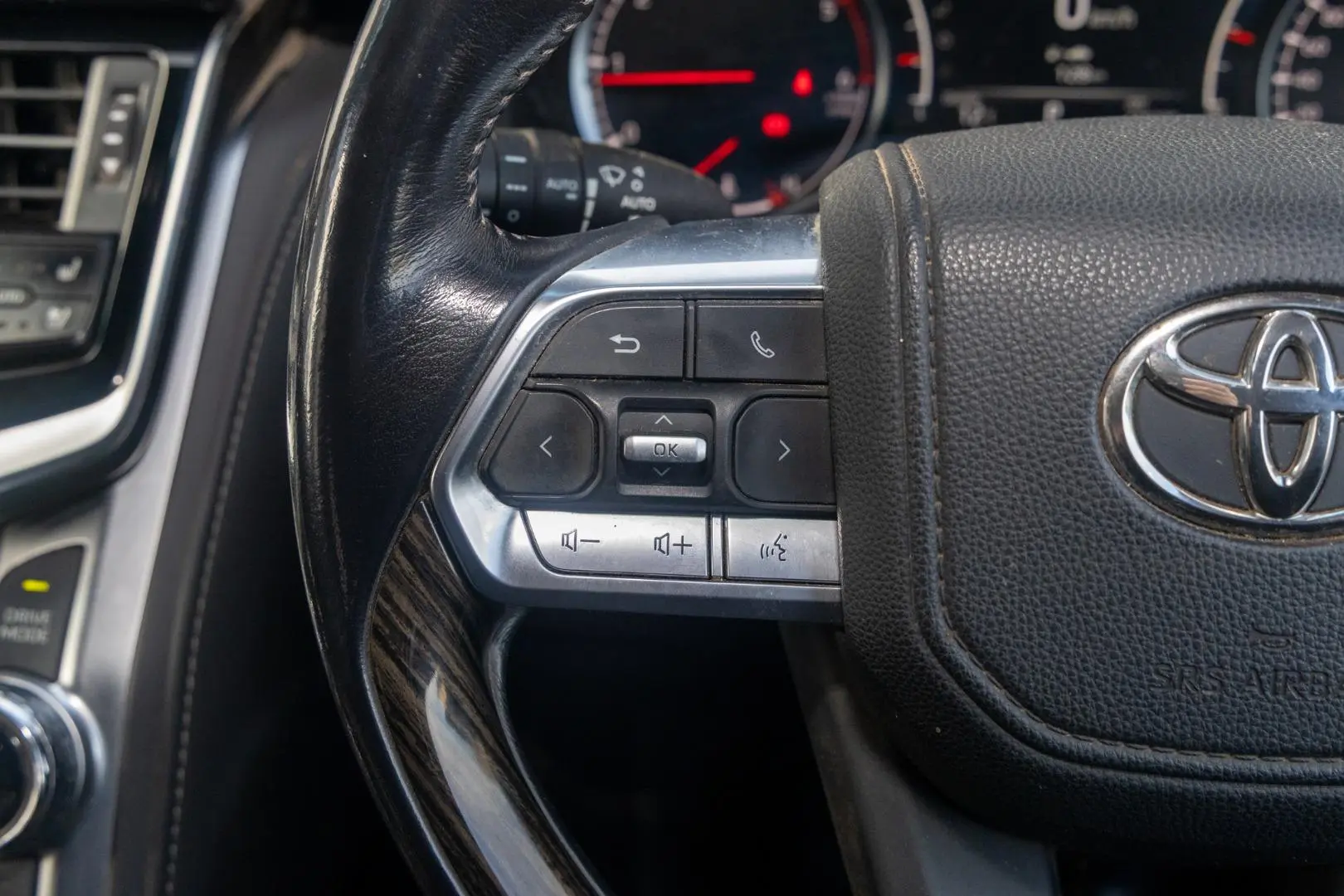 2022 Toyota Landcruiser Gallery Image 11
