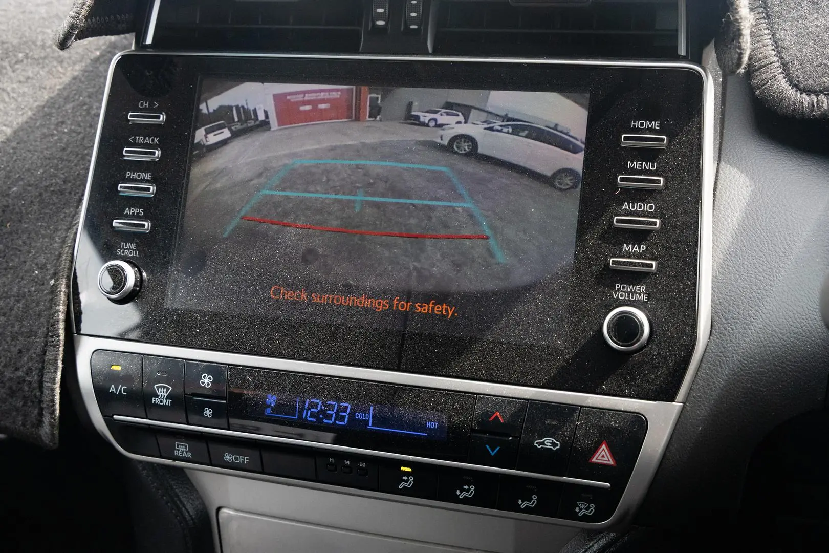 2022 Toyota Landcruiser Prado Gallery Image 16