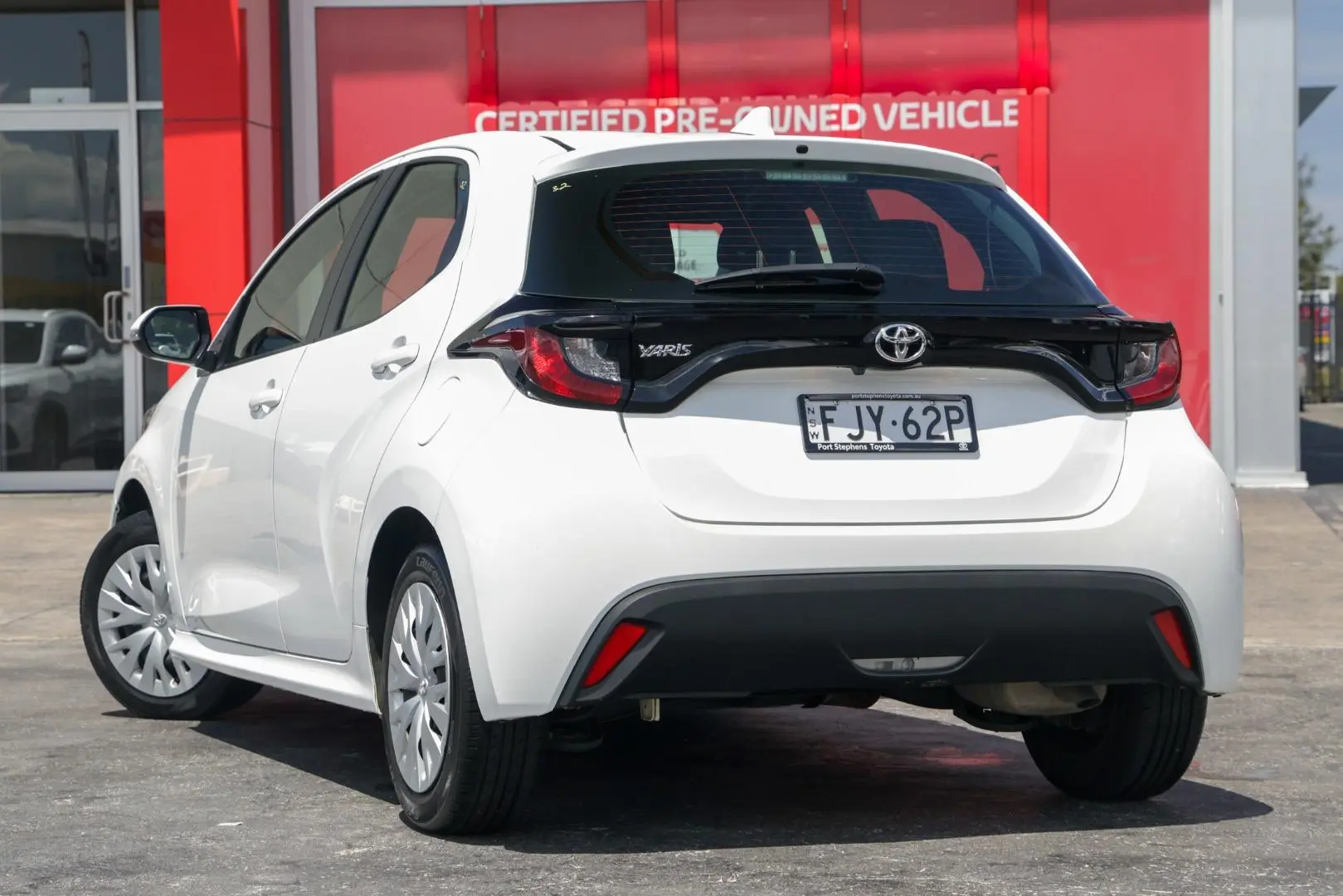 2022 Toyota Yaris Image 2