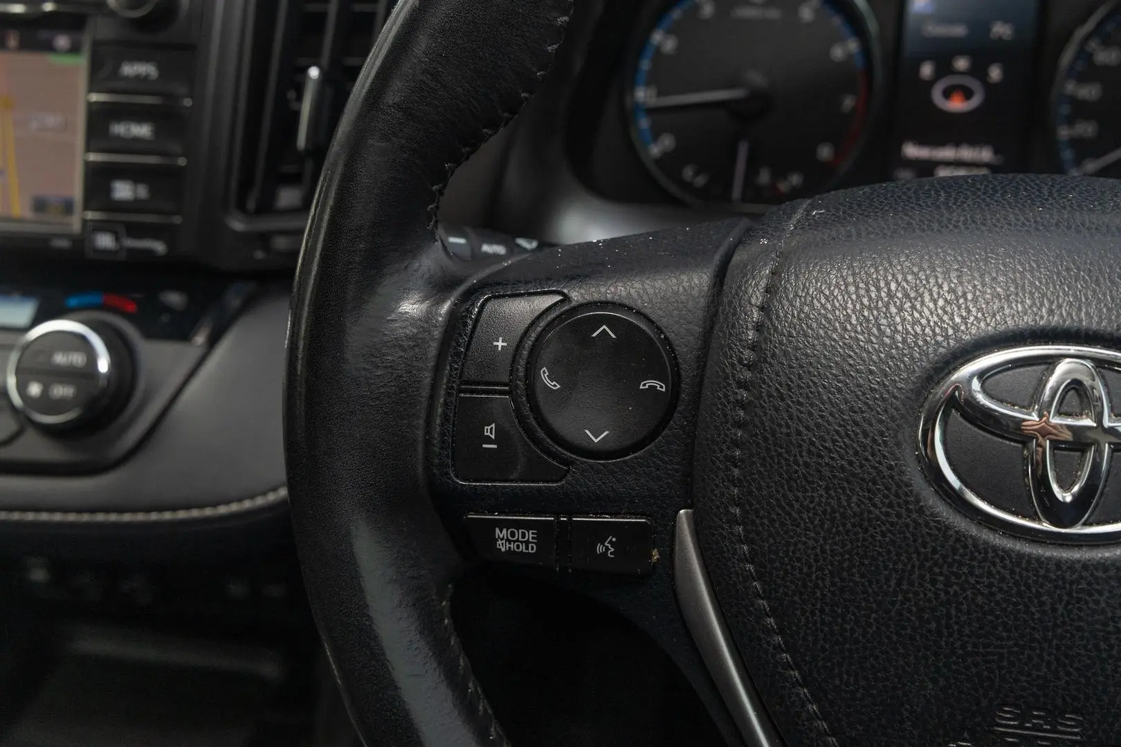 2018 Toyota RAV4 Gallery Image 11