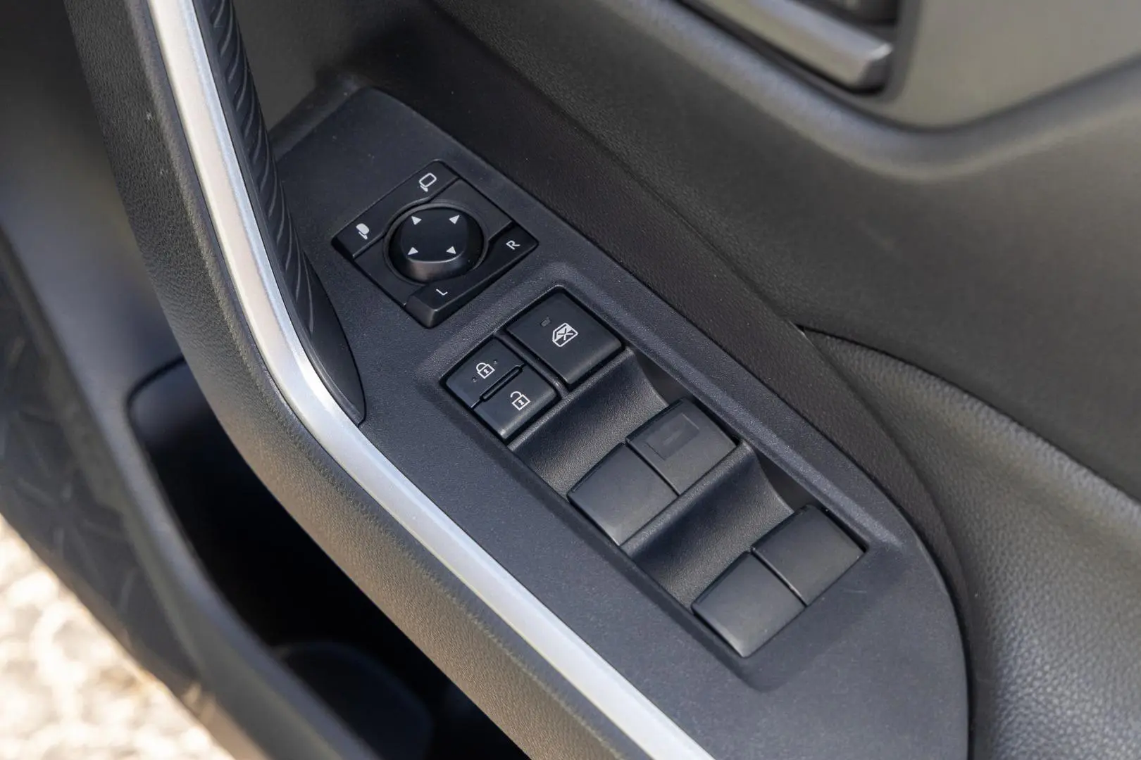 2025 Toyota RAV4 Gallery Image 19