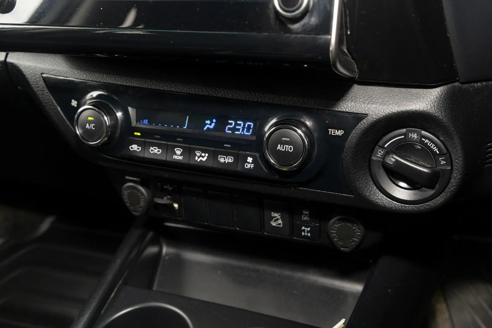 2021 Toyota Hilux Gallery Image 16