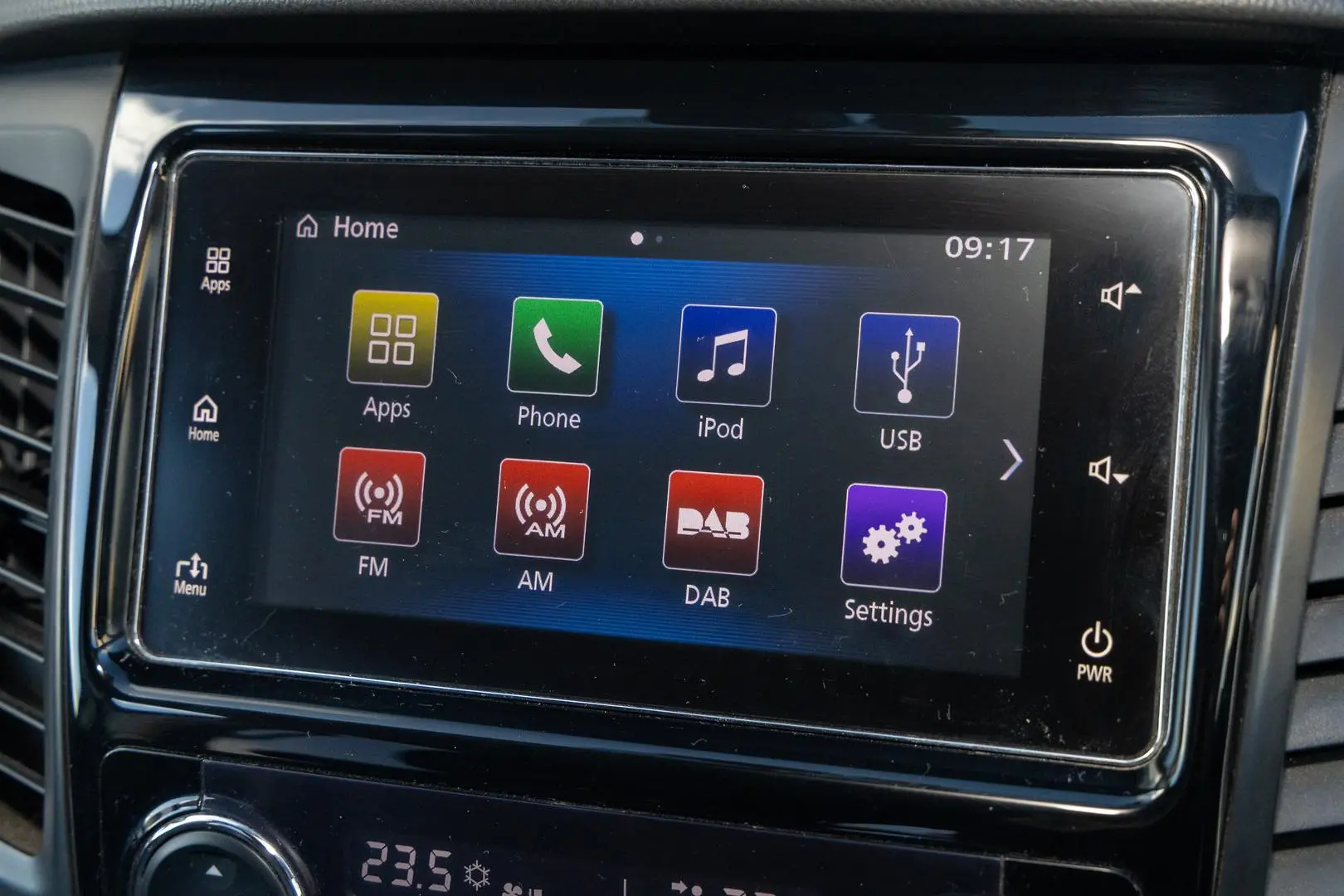 2017 Mitsubishi Pajero Sport Gallery Image 14