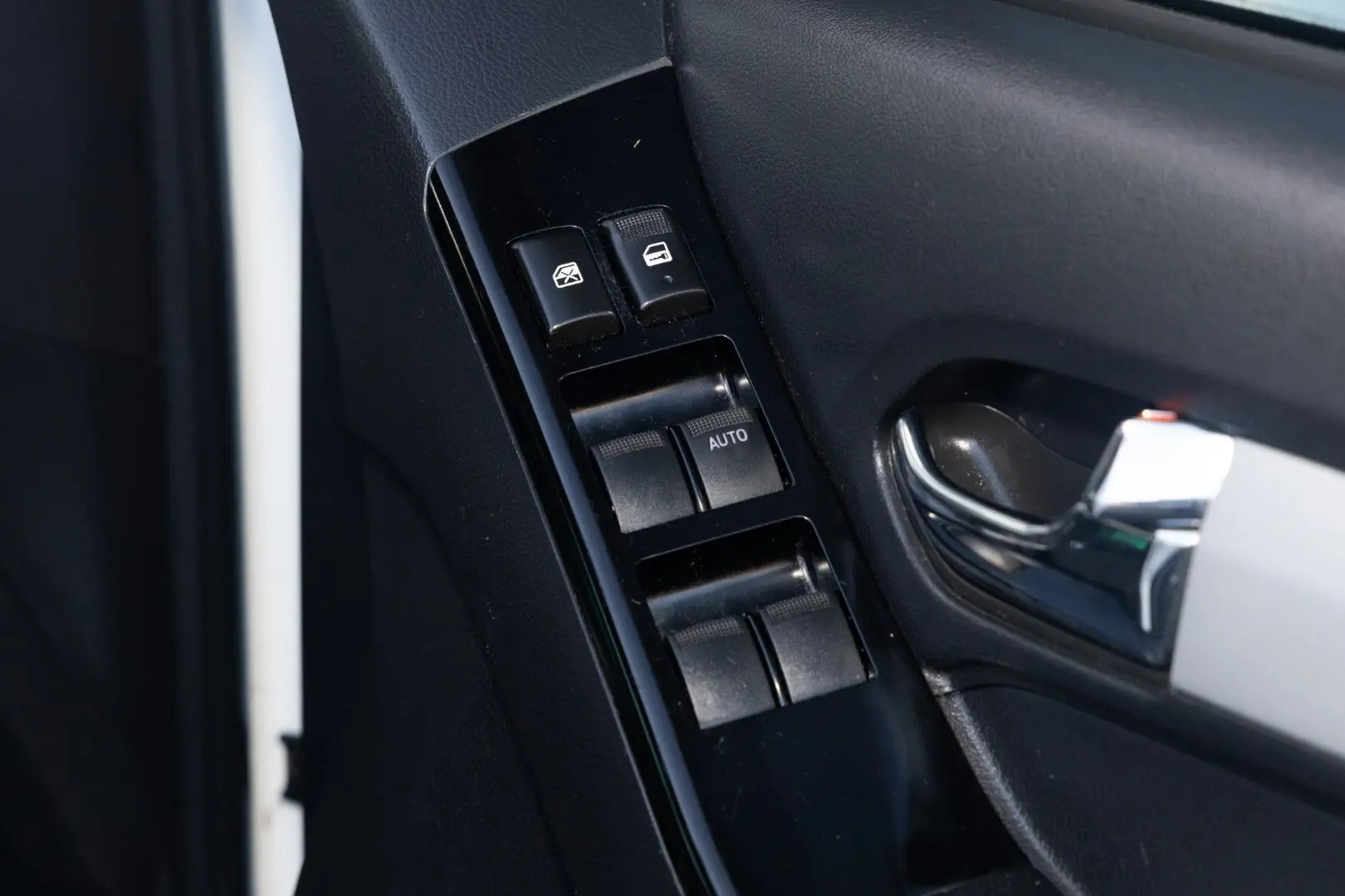 2018 Isuzu D-MAX Gallery Image 18