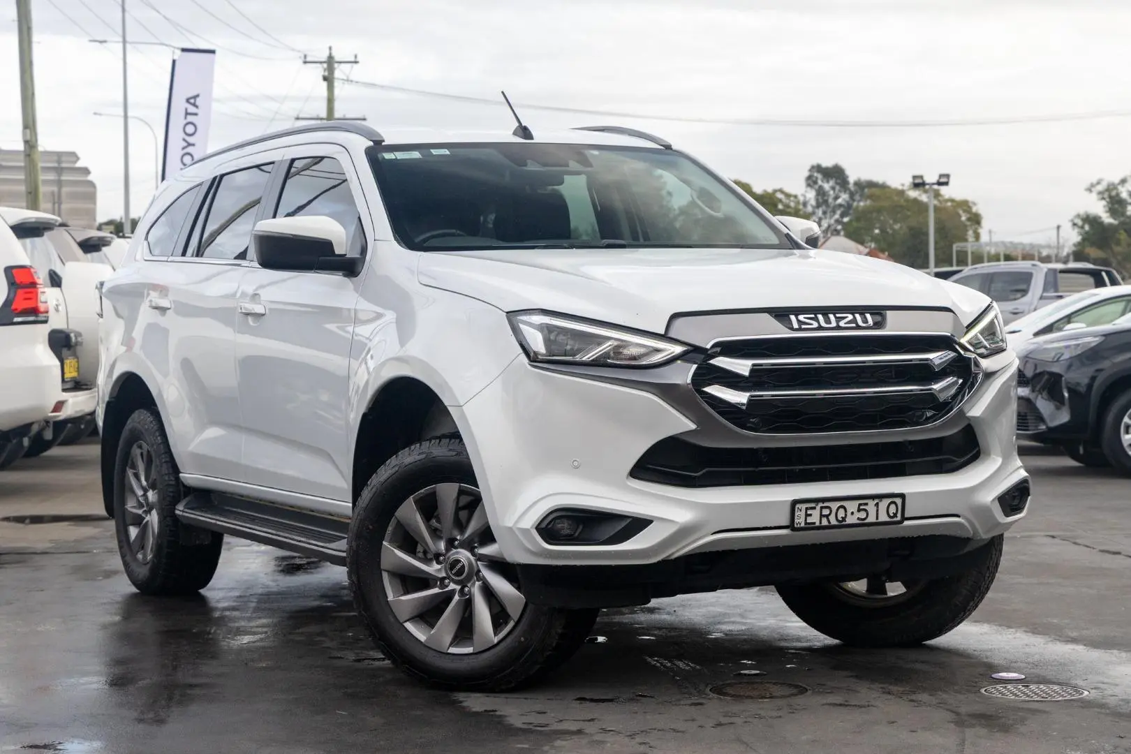 2021 Isuzu MU-X Gallery Image 1