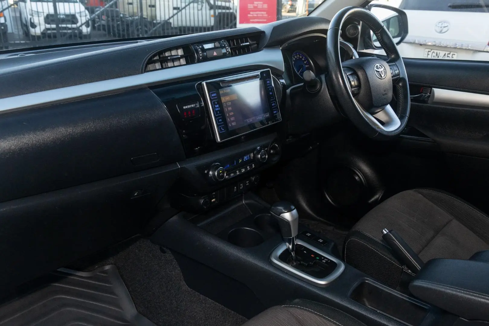 2017 Toyota Hilux Gallery Image 8