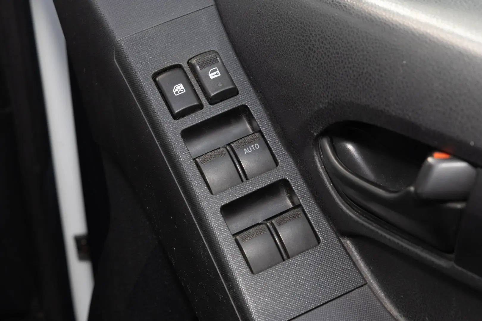 2018 Isuzu D-MAX Gallery Image 19