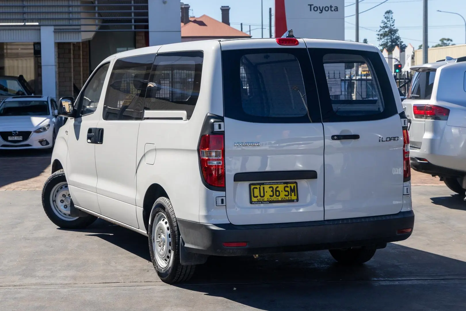 2020 Hyundai iLoad Gallery Image 2