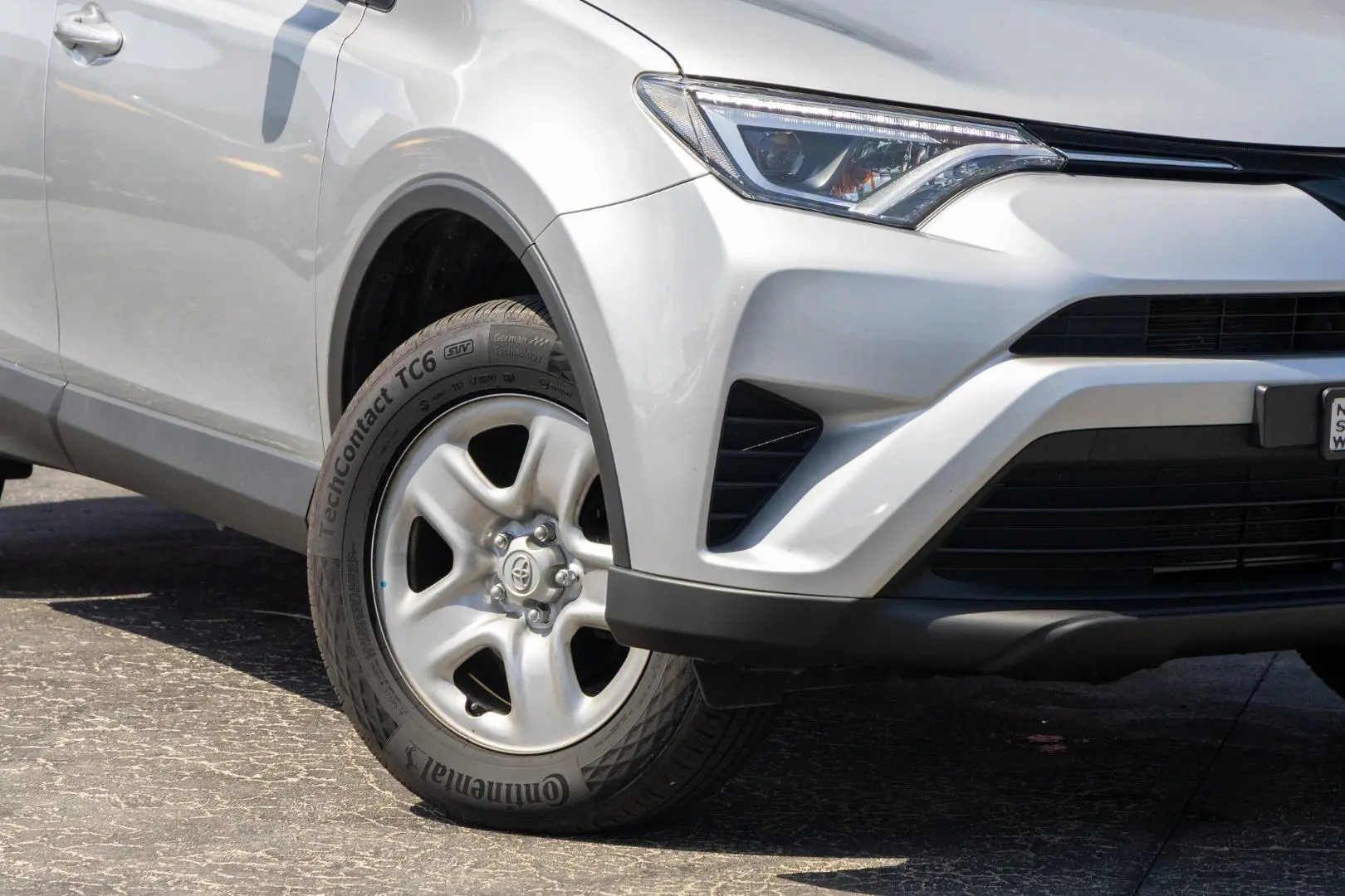 2016 Toyota RAV4 Gallery Image 6