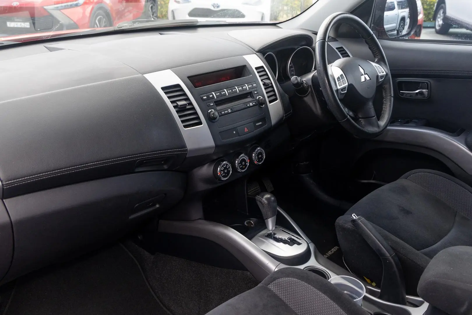 2012 Mitsubishi Outlander Gallery Image 8