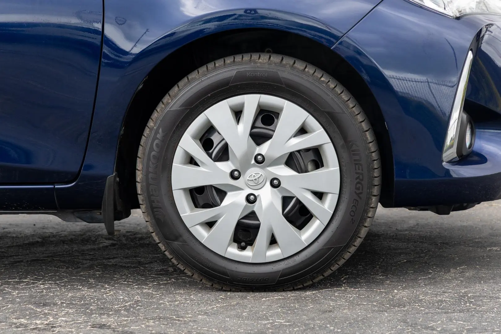 2018 Toyota Yaris Gallery Image 22