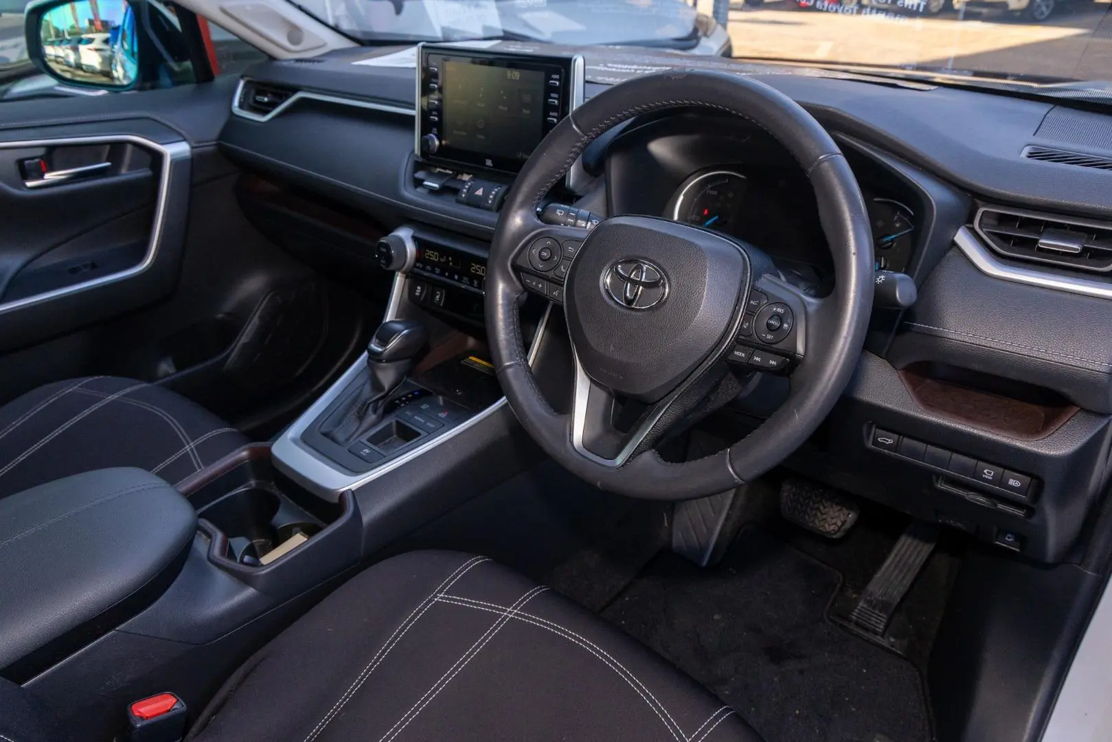 2020 Toyota RAV4 Gallery Image 7